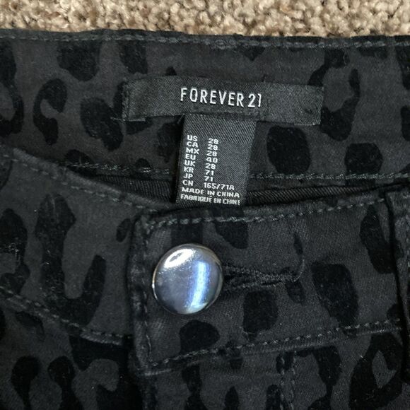 Nwt Forever 21 Womens Size 28 Black Leopard Velvet Print Skinny Jeans - Picture 4 of 10